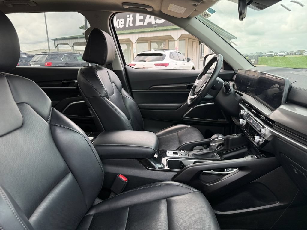 Used 2025 Kia Telluride S AWD/4WD image 44