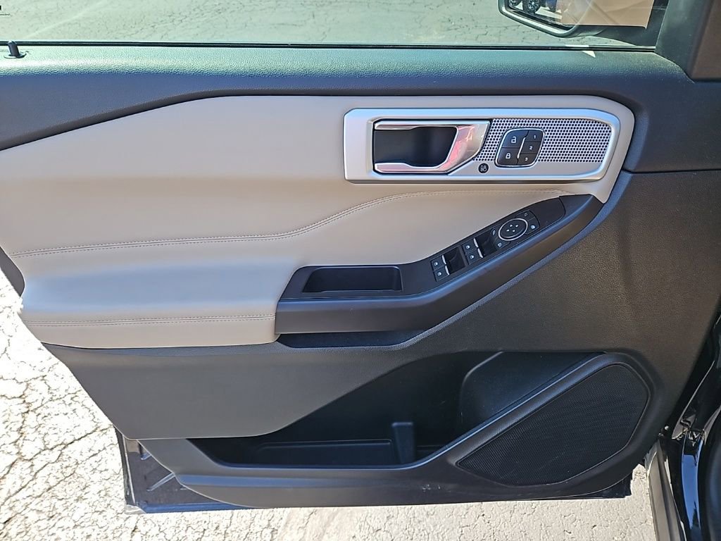 Used 2020 Ford Explorer Limited image 16