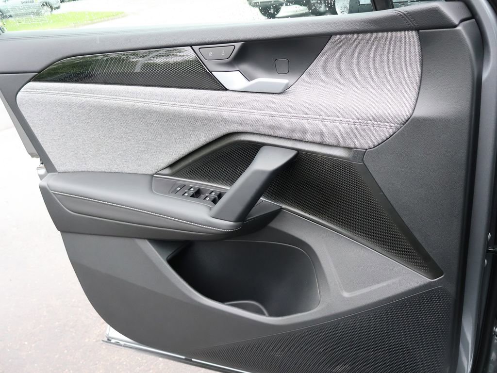 Used 2025 Volkswagen Tiguan S image 35