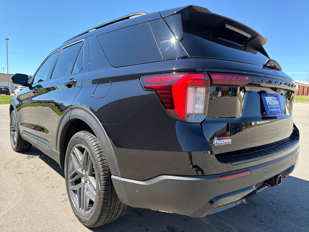 New 2026 Ford Explorer ST-Line w/ ST-Line Street Pack AWD/4WD image 3