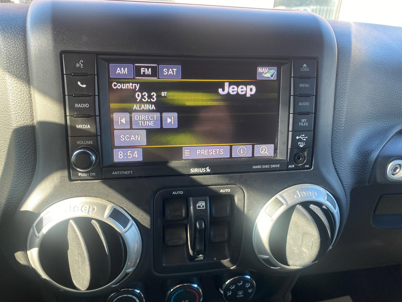 Used 2016 Jeep Wrangler Unlimited Rubicon image 18