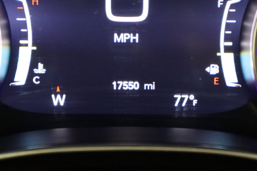 Used 2023 Chrysler Pacifica Limited FWD image 39