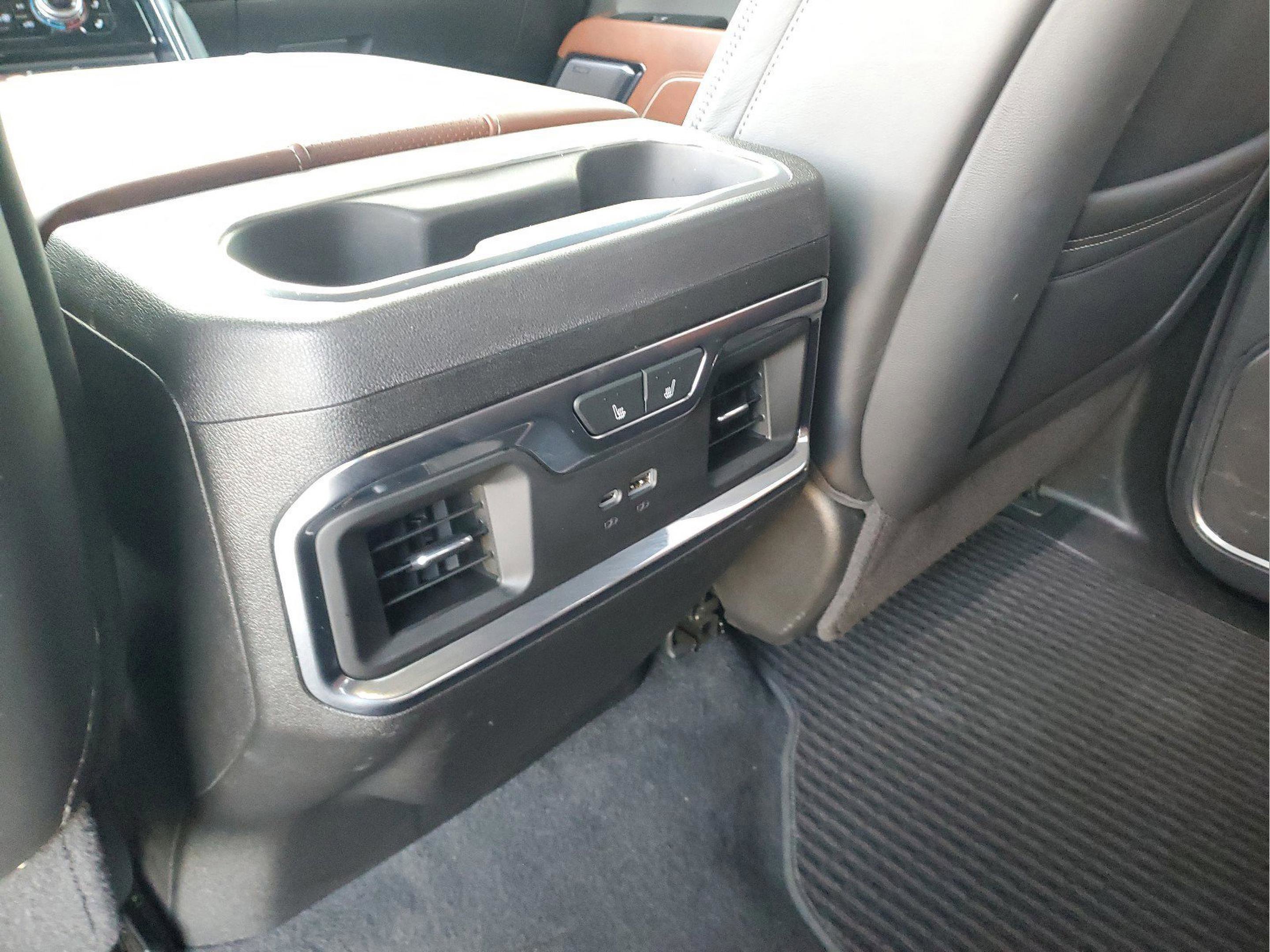 Used 2024 GMC Sierra 3500 Denali Ultimate image 11