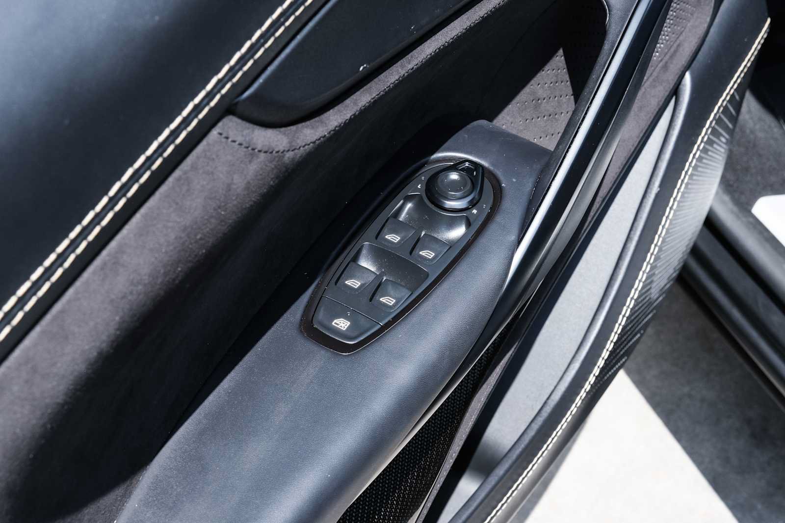 Used 2023 Aston Martin DBX AWD/4WD image 41