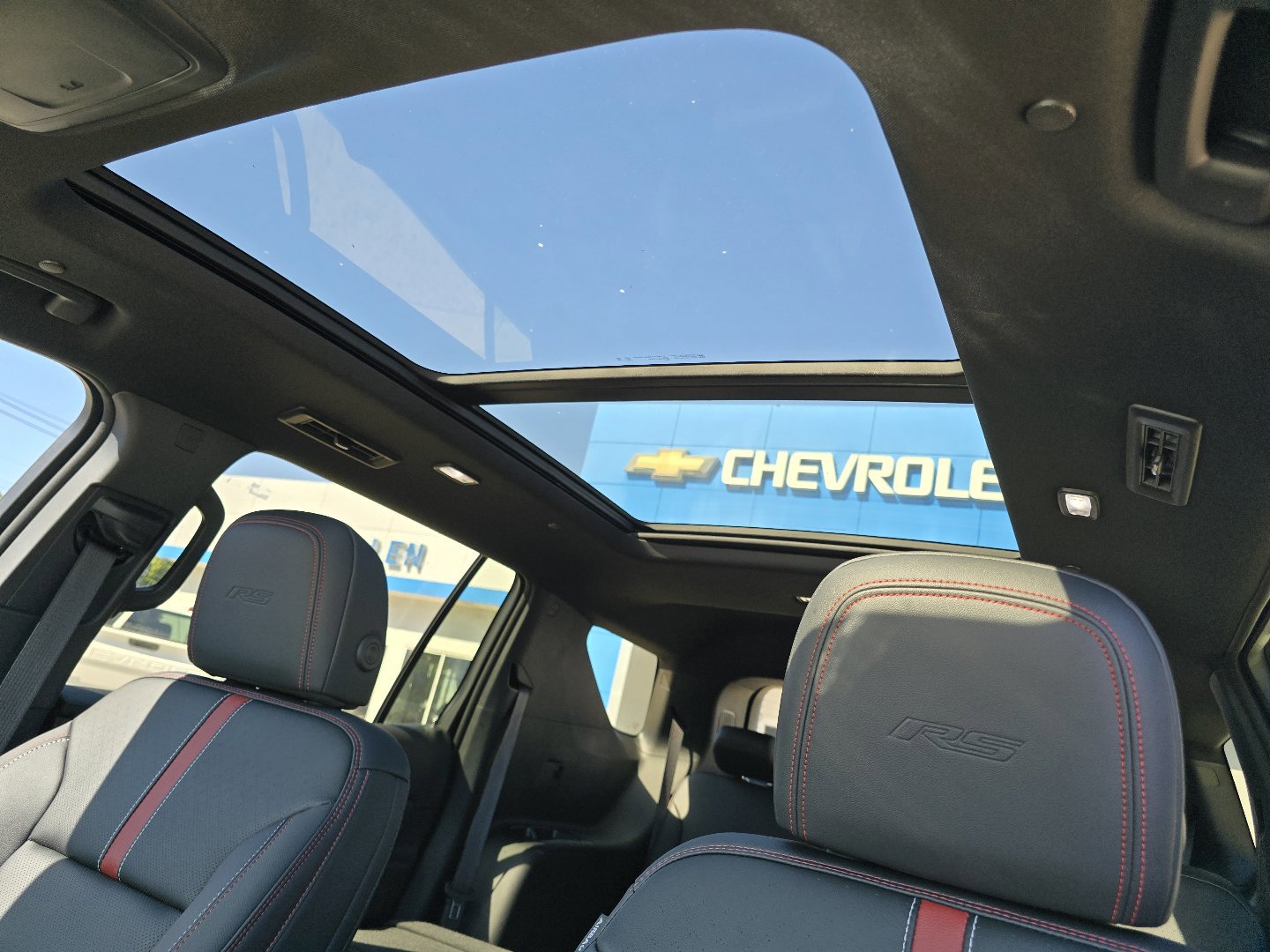 New 2025 Chevrolet Traverse RS w/ LPO, Floor Liner Package FWD image 3