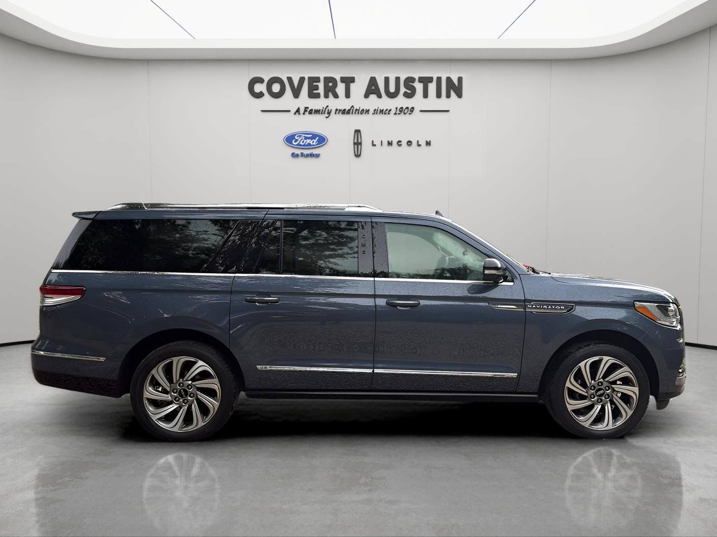 Used 2022 Lincoln Navigator L Reserve RWD image 6
