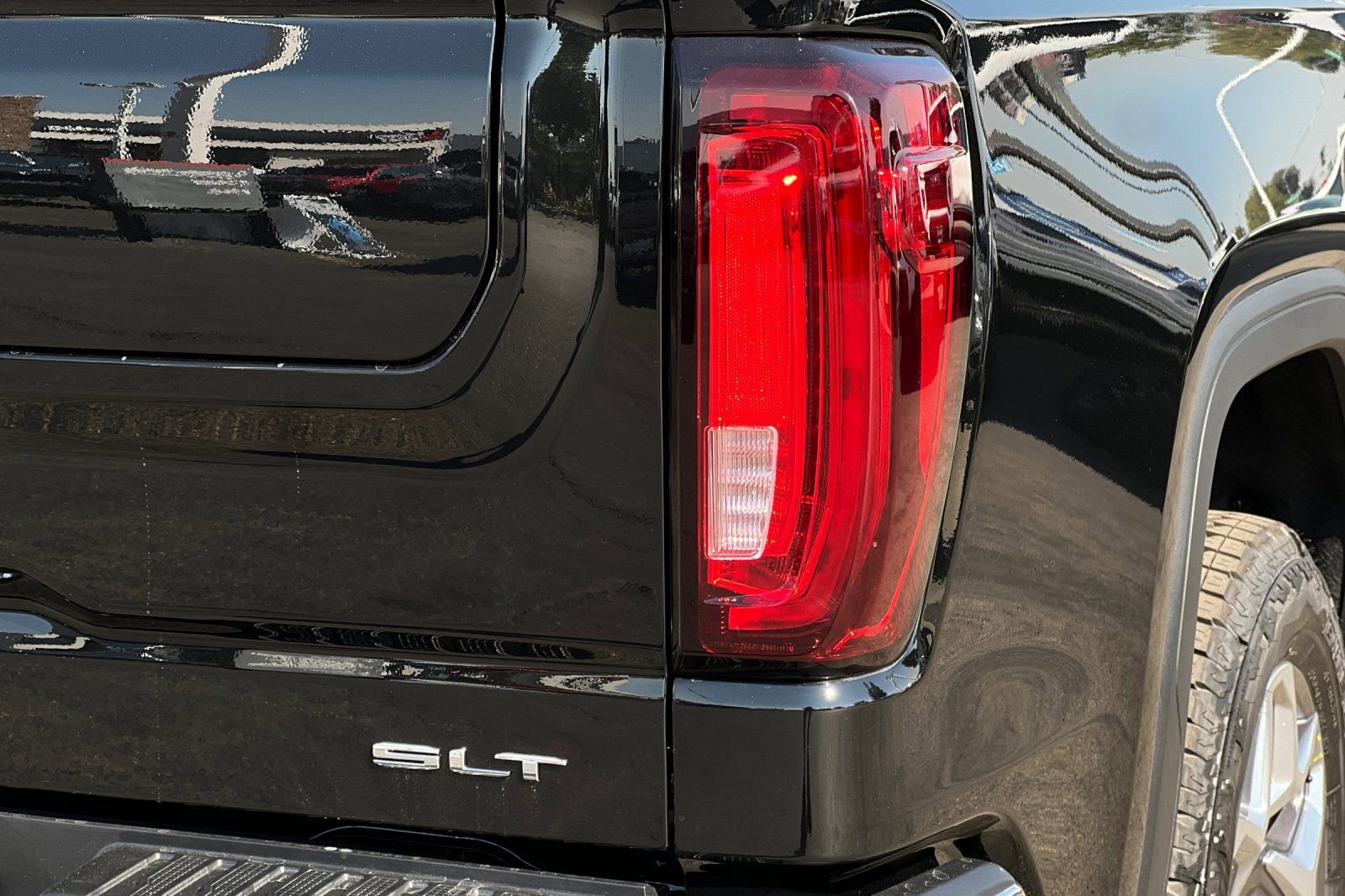New 2026 GMC Sierra 1500 SLT w/ SLT Premium Plus Package image 7
