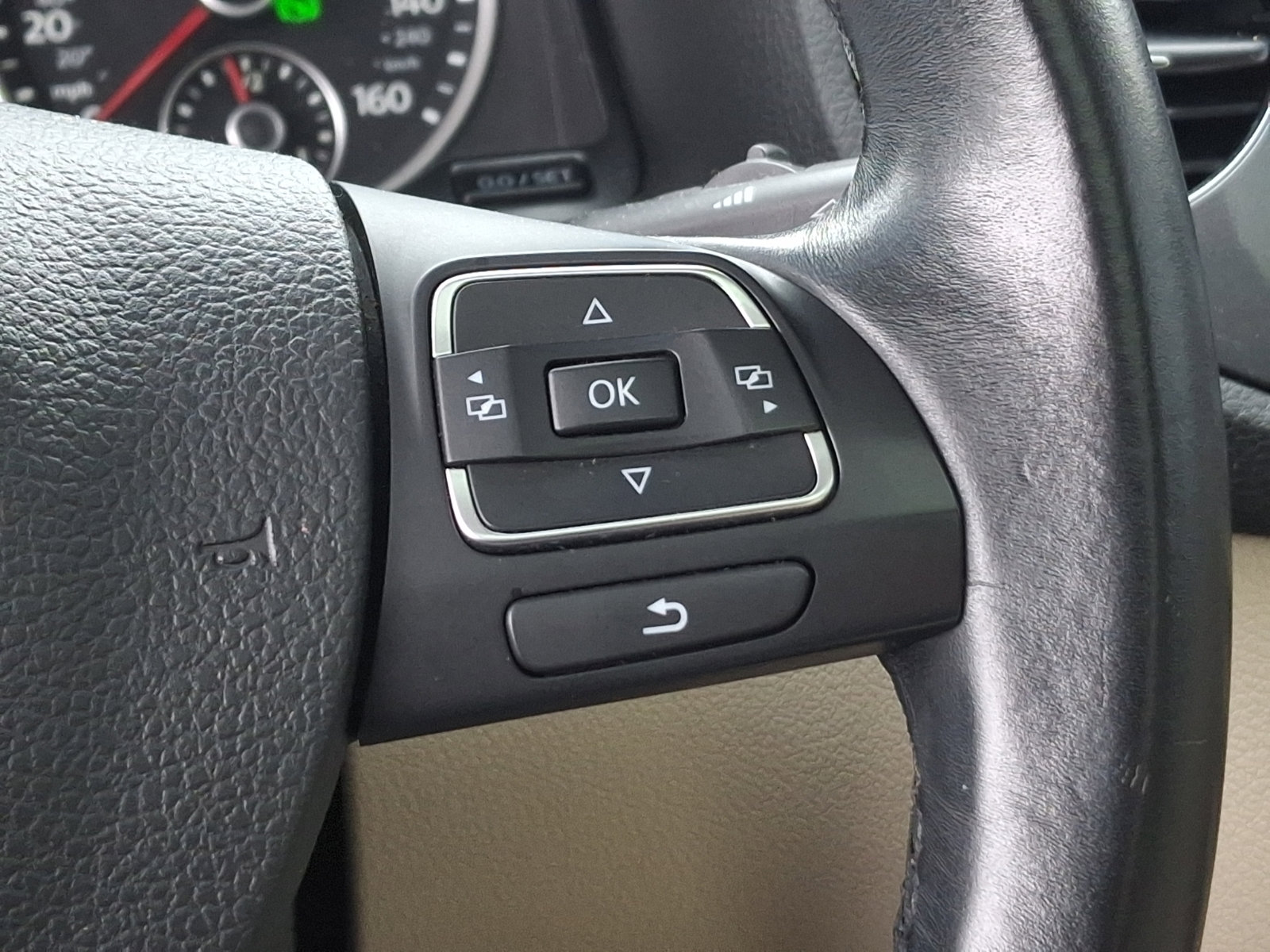 Used 2016 Volkswagen Tiguan SE image 21
