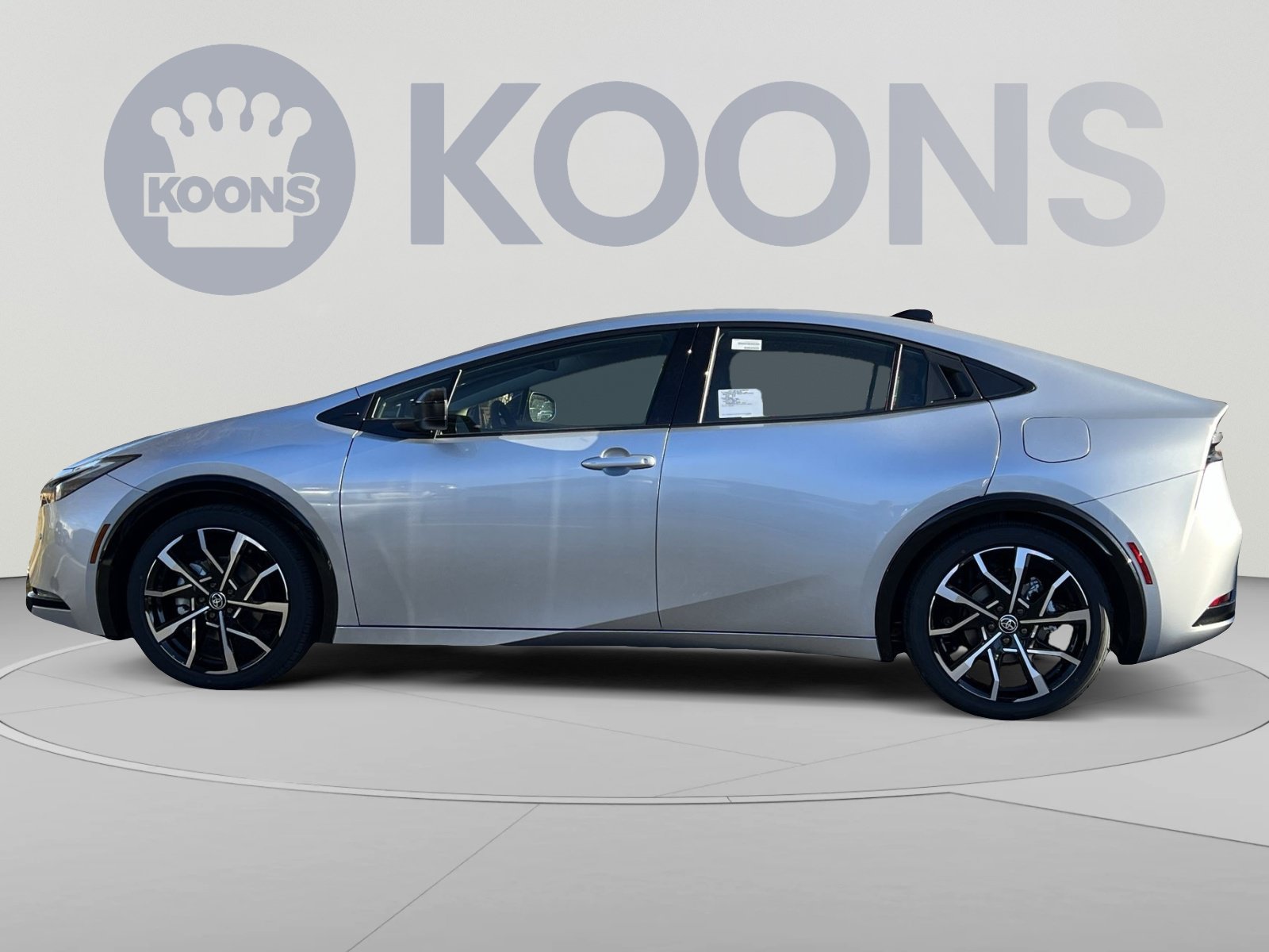 New 2026 Toyota Prius Plug-In Hybrid FWD image 2