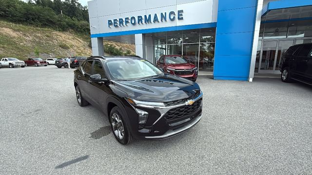 New 2025 Chevrolet Trax LT w/ Driver Confidence Package FWD image 1