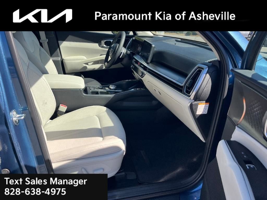 Certified 2025 Kia Sorento EX image 15