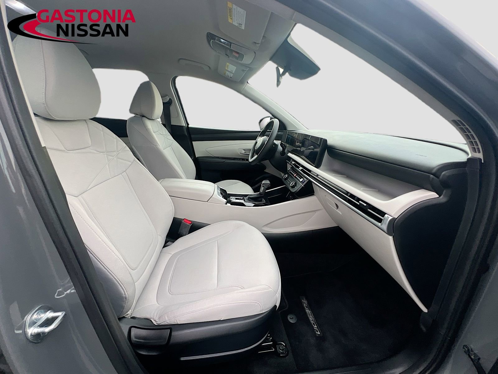 Used 2025 Hyundai Tucson SE image 36