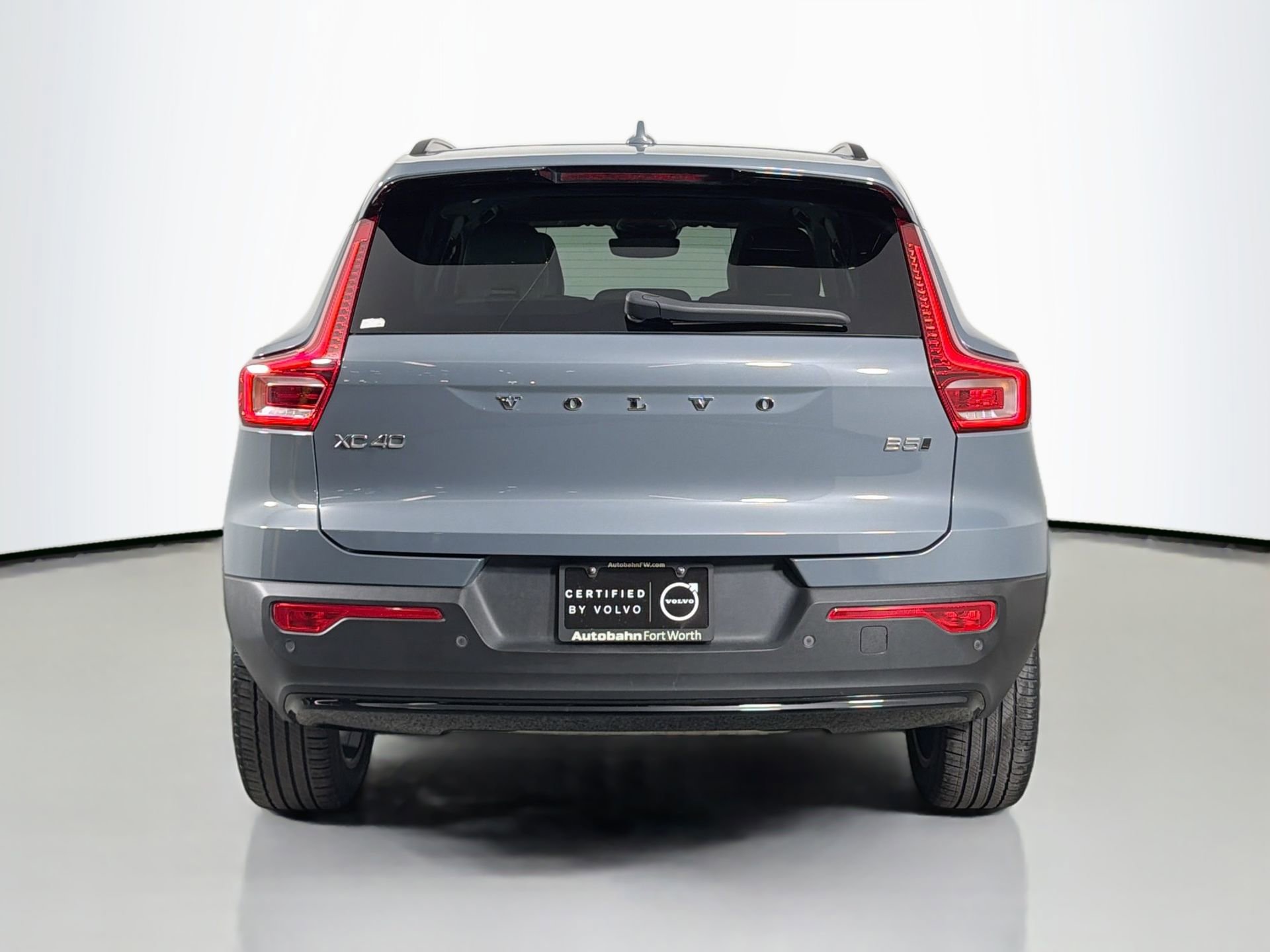 Certified 2023 Volvo XC40 B5 Plus w/ Protection Package Premier image 7