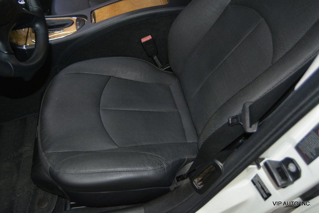 Used 2009 Mercedes-Benz E 550 Sedan image 16