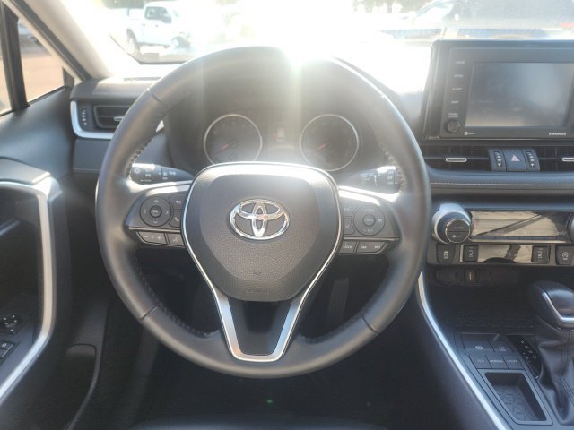 Used 2020 Toyota RAV4 XLE Premium FWD image 8