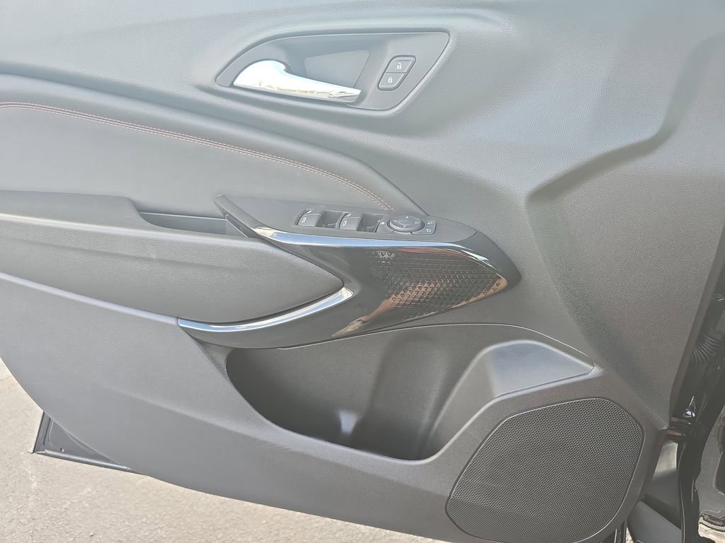 New 2026 Chevrolet Trax RS w/ Sunroof Package image 28