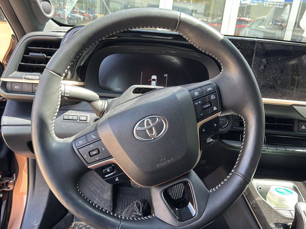 Used 2025 Toyota Crown Limited w/ Advanced Technology Package AWD/4WD image 4