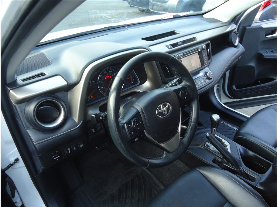 Used 2015 Toyota RAV4 Limited w/ Technology Package AWD/4WD image 27
