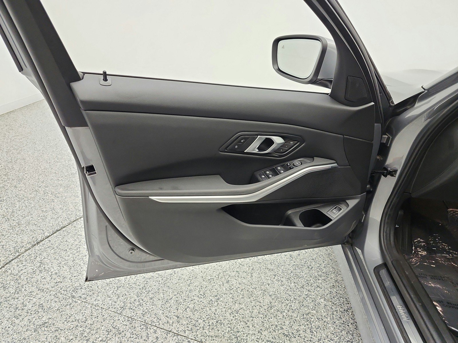 Used 2025 BMW 330i Sedan w/ Convenience Package RWD image 15