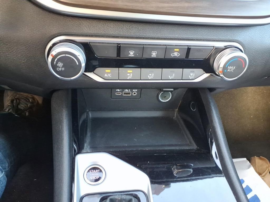Used 2024 Nissan Altima 2.5 SV FWD image 12