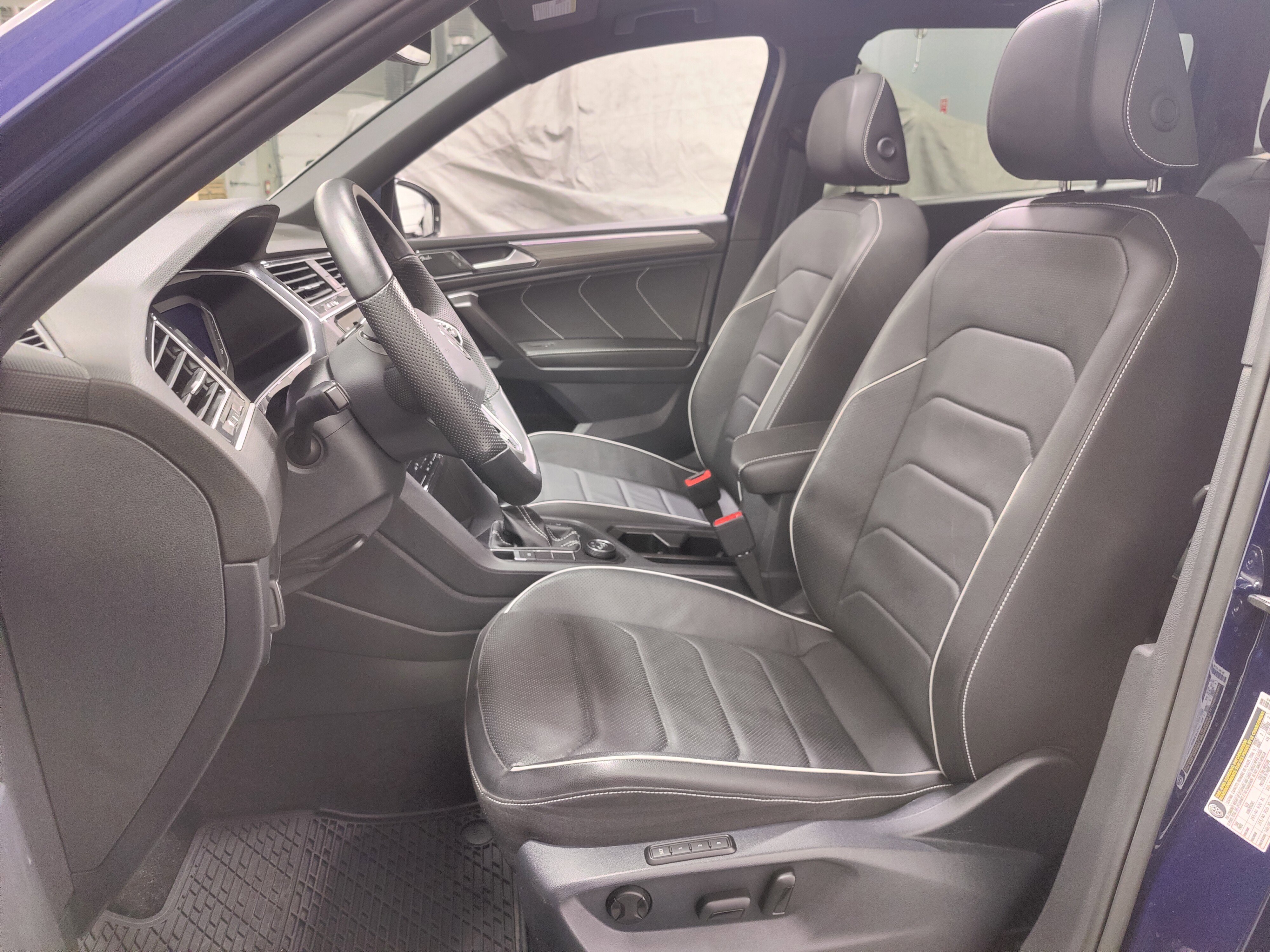 Used 2024 Volkswagen Tiguan SEL R-Line image 18