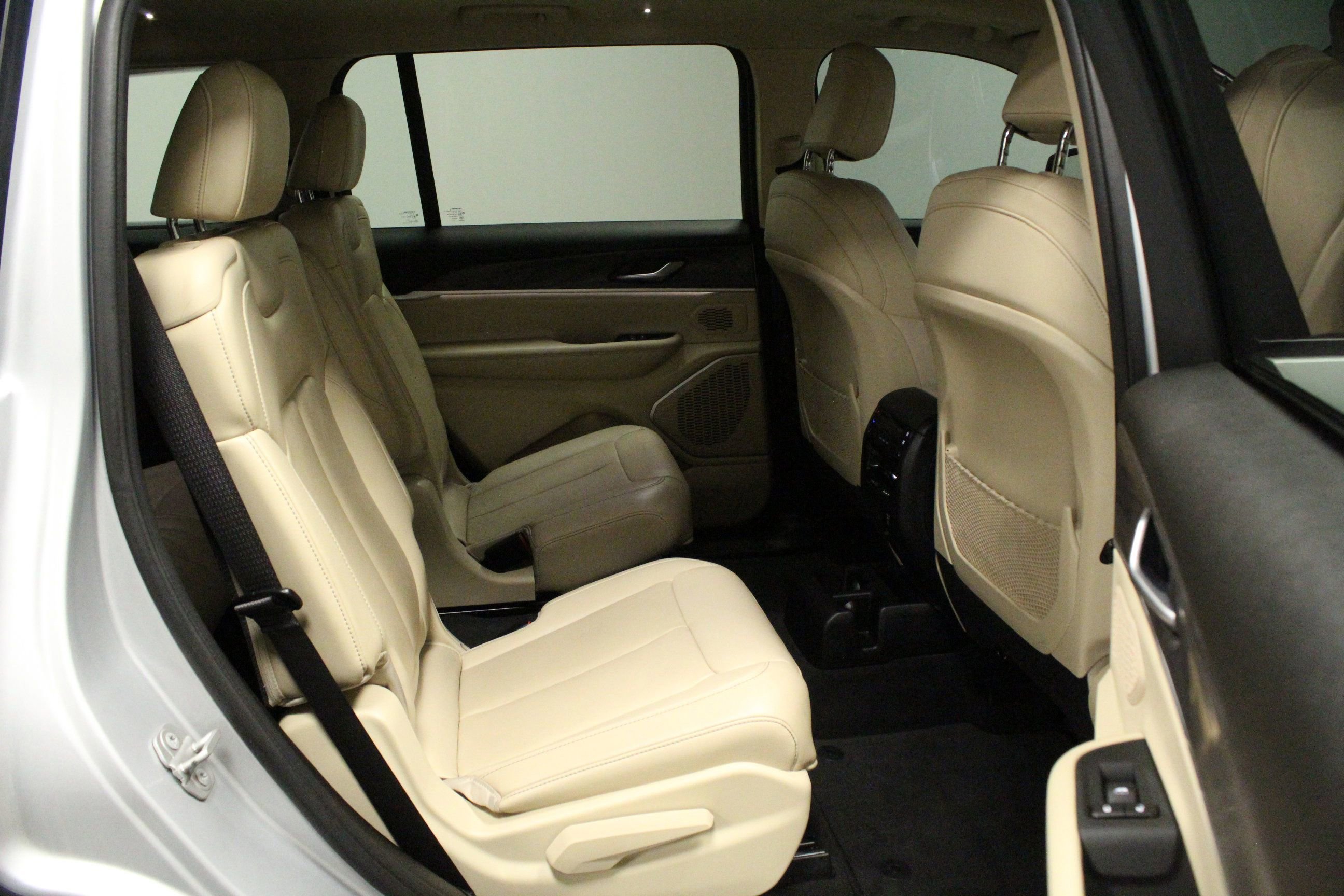 Used 2021 Jeep Grand Cherokee L Limited RWD image 16