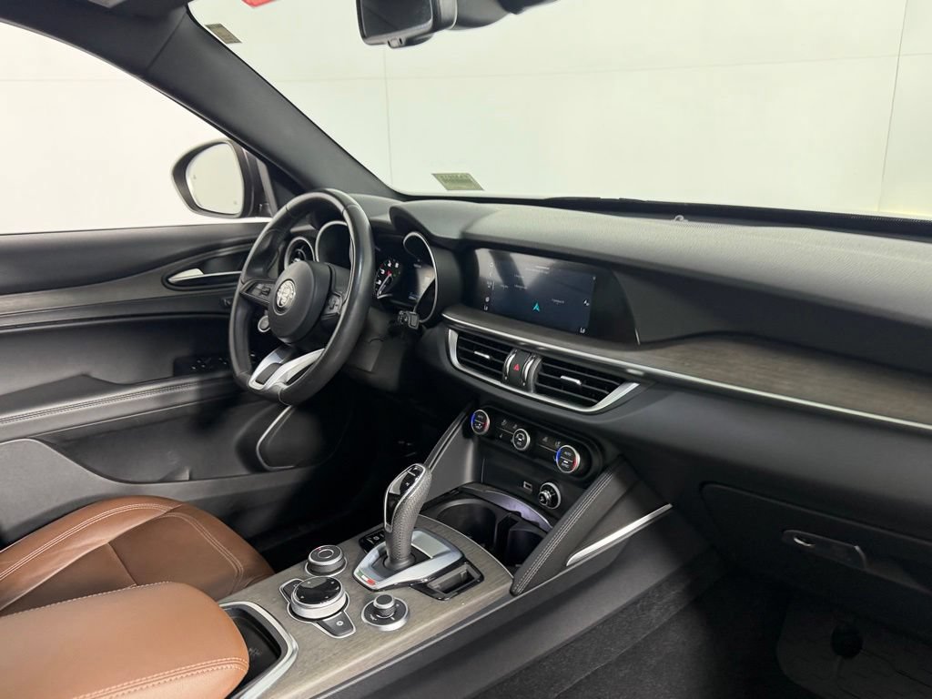 Used 2023 Alfa Romeo Stelvio Ti AWD/4WD image 35