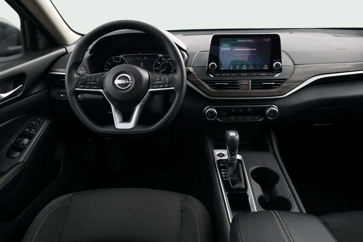 Used 2025 Nissan Altima 2.5 SV FWD image 19