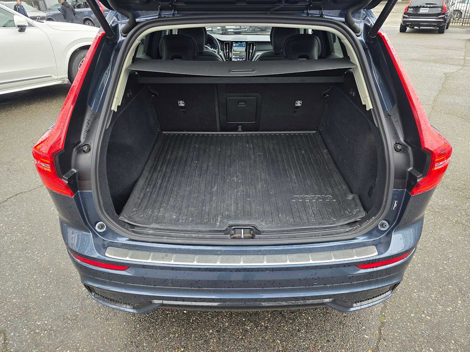 Certified 2025 Volvo XC60 B5 Core w/ Protection Package Premier image 14