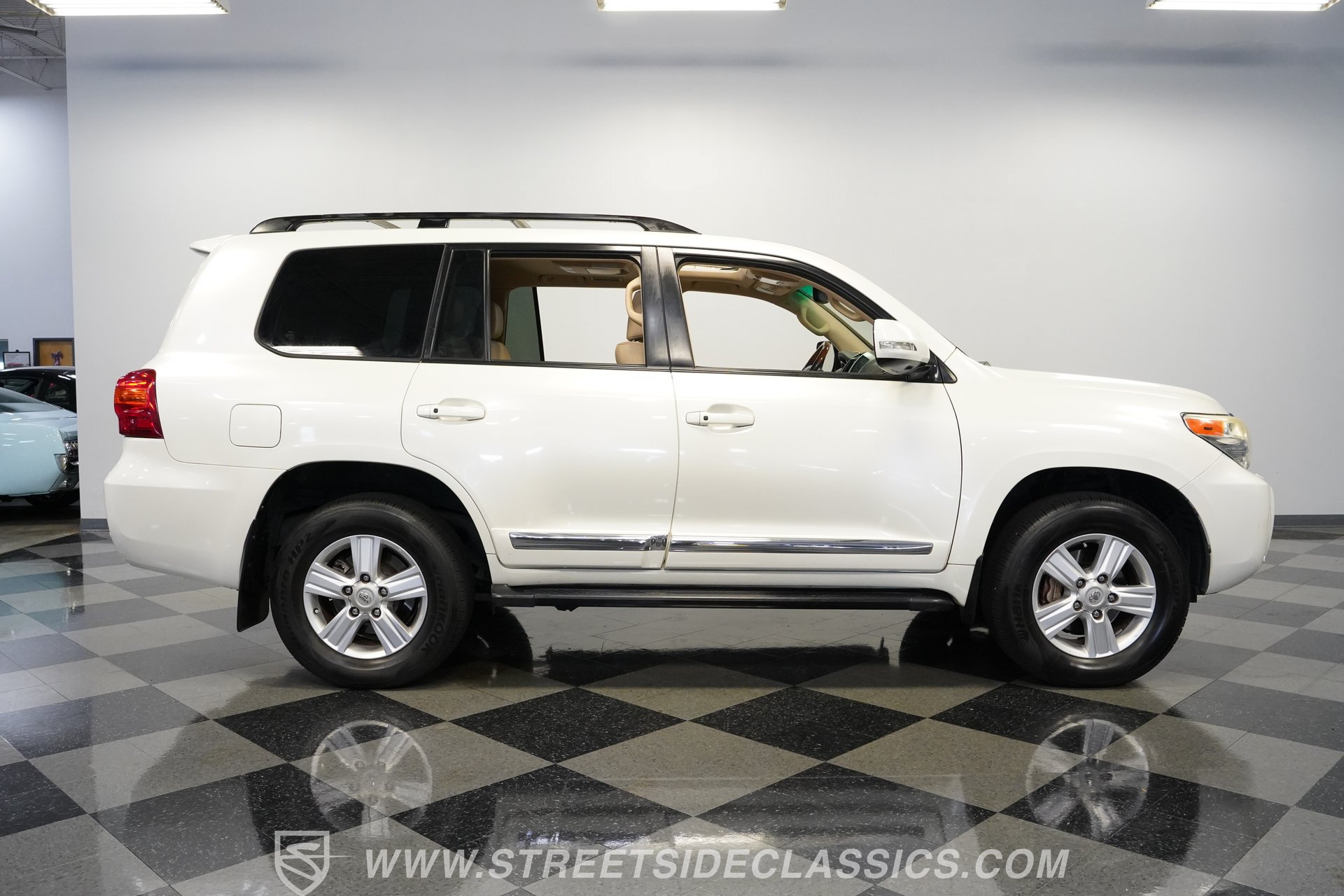 Used 2013 Toyota Land Cruiser AWD/4WD image 15