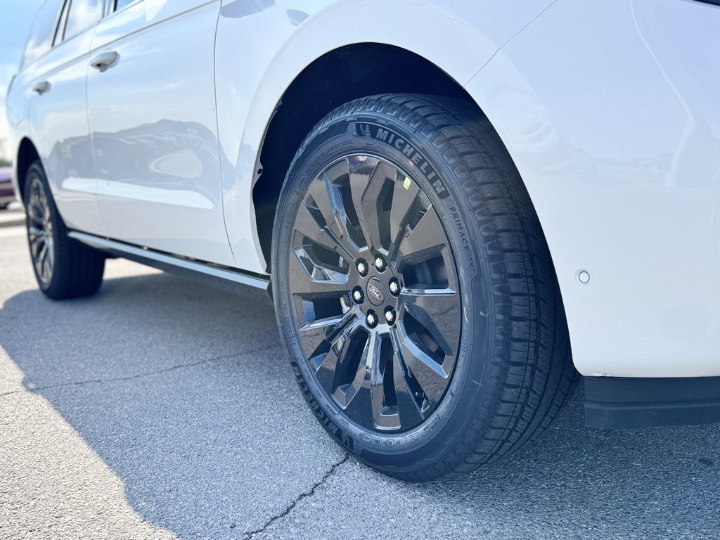 New 2025 Ford Expedition Platinum image 2