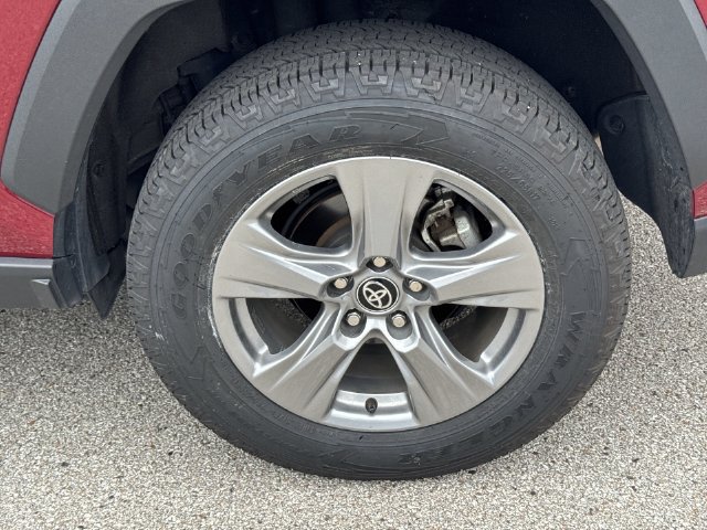 Used 2025 Toyota RAV4 XLE AWD/4WD image 31