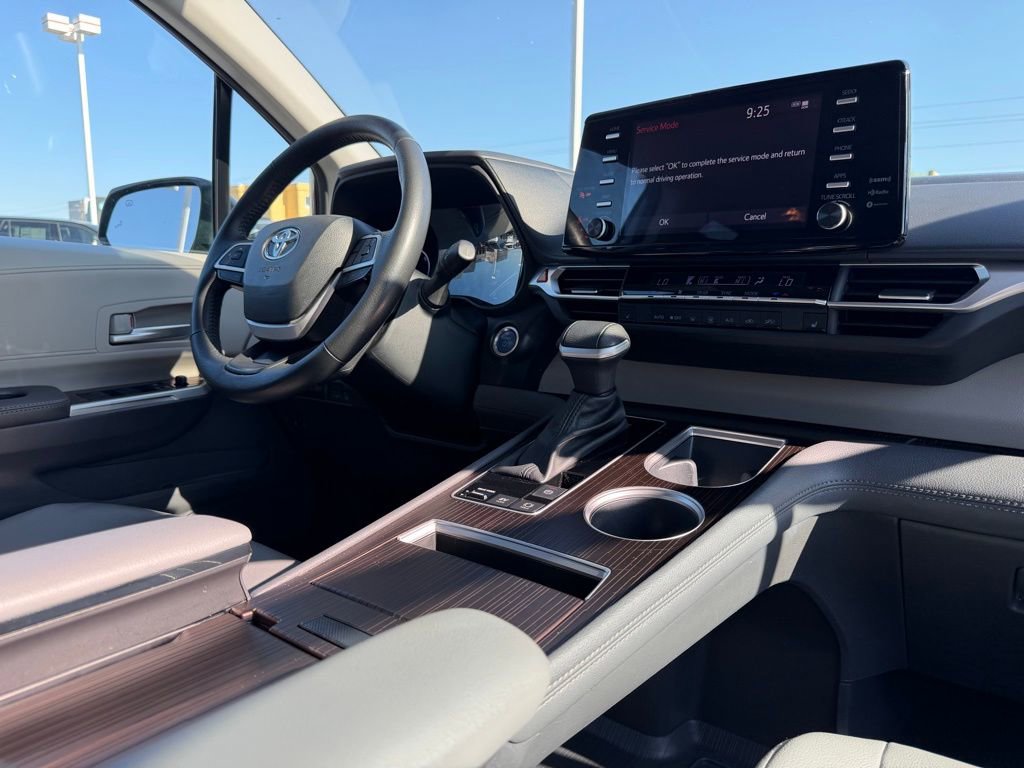 Used 2024 Toyota Sienna XLE image 8