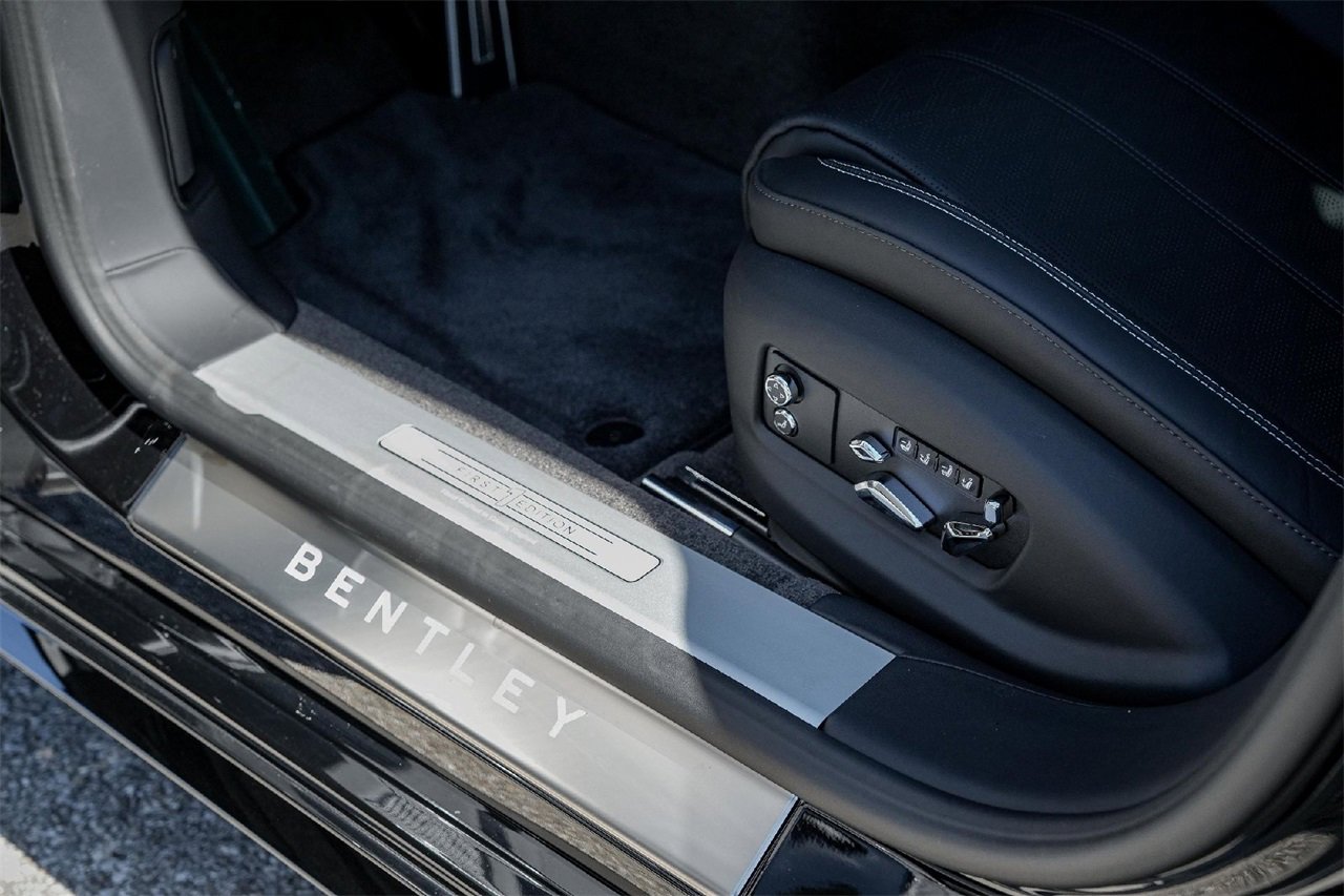 New 2025 Bentley Flying Spur Plug-In Hybrid image 40