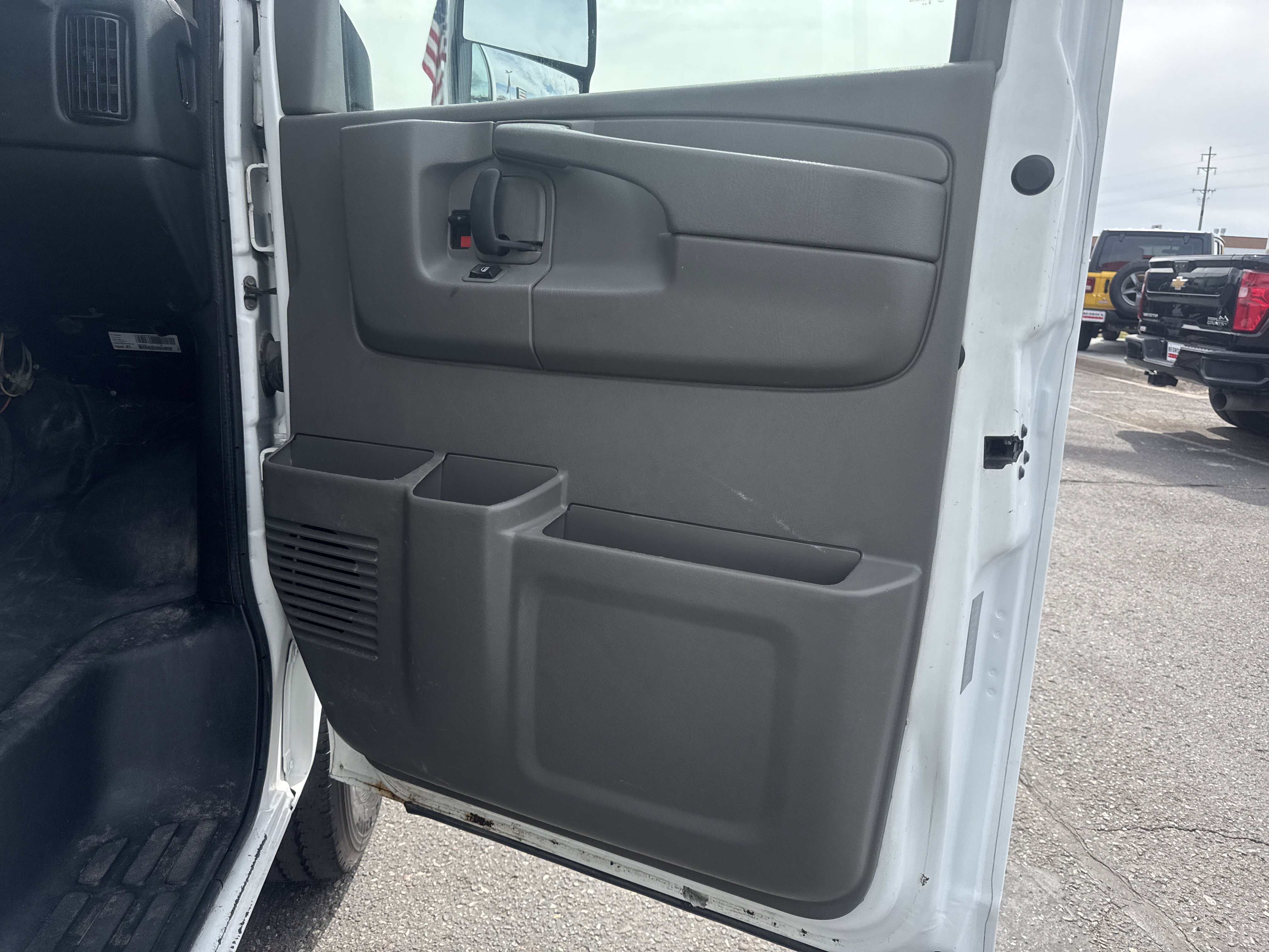 Used 2013 GMC Savana 3500 image 23