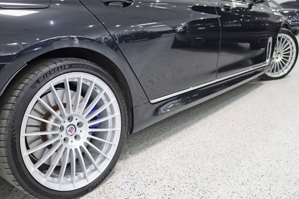 Used 2022 BMW ALPINA B7 xDrive w/ Luxury Rear Seating Package image 12