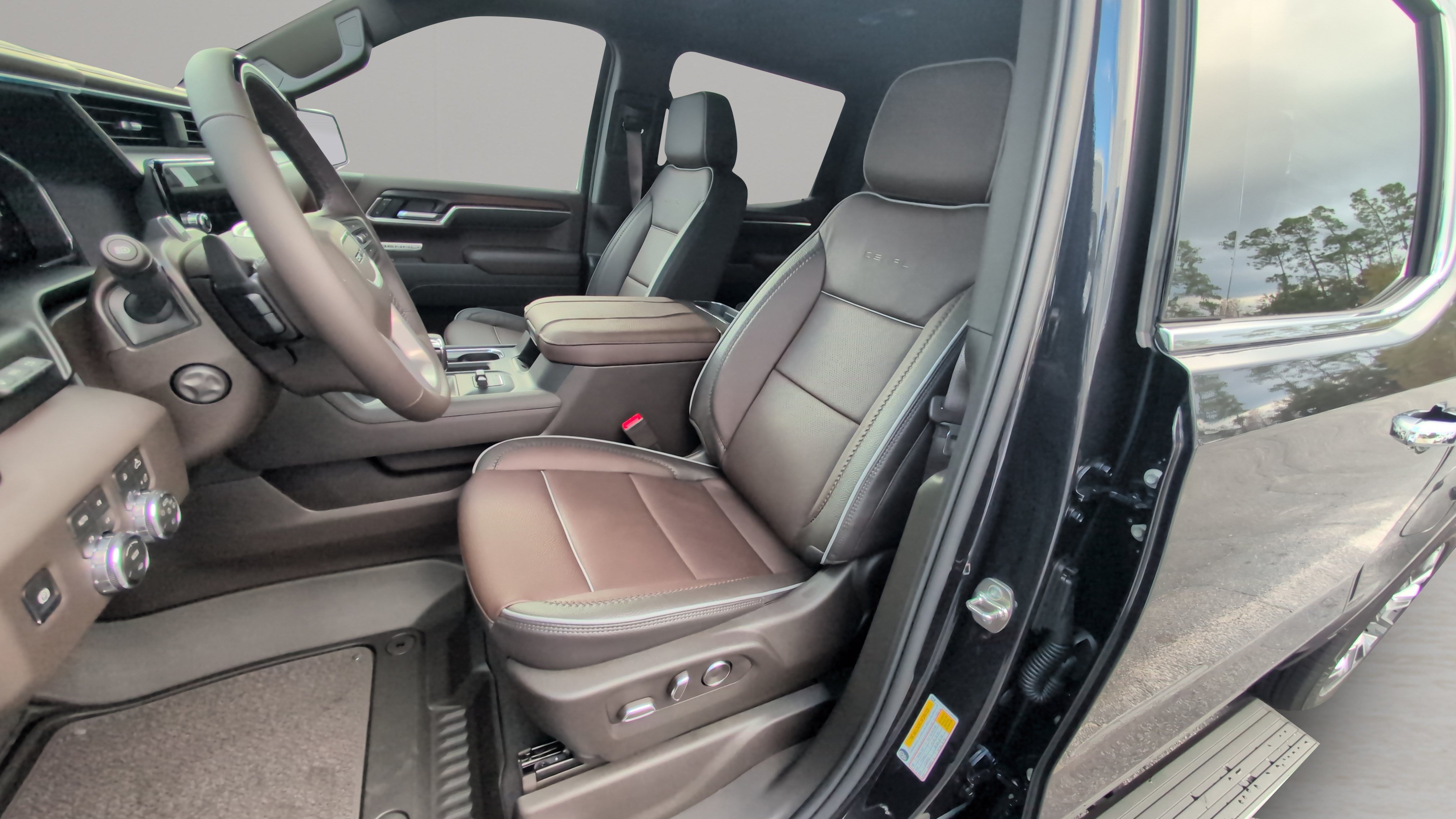 Used 2026 GMC Sierra 1500 Denali AWD/4WD image 18