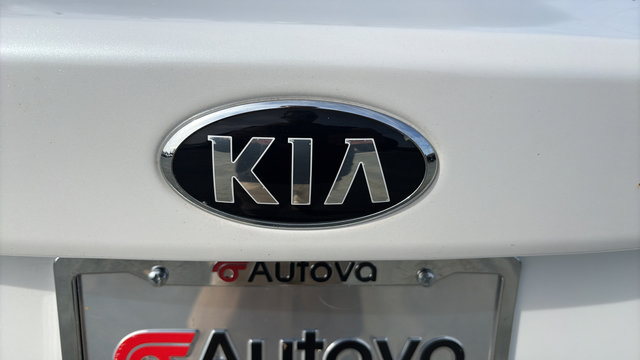 Used 2017 Kia Optima Premium FWD image 13