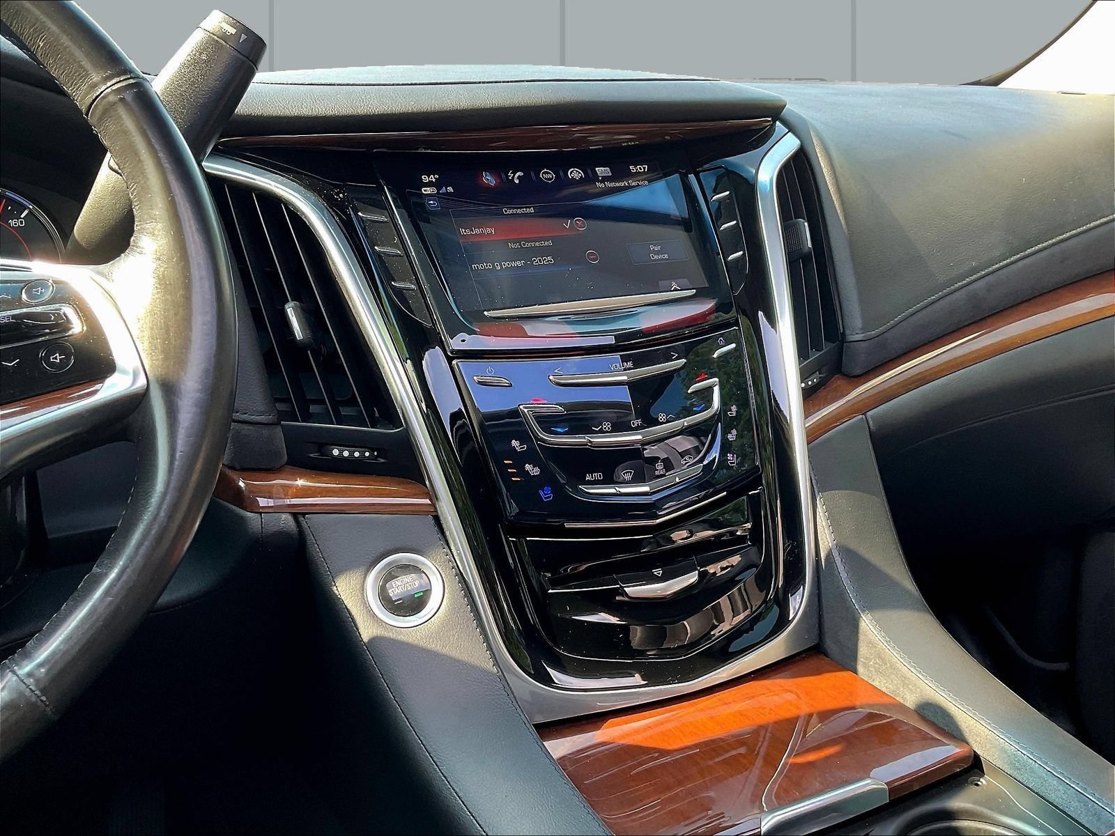 Used 2019 Cadillac Escalade Luxury AWD/4WD image 11