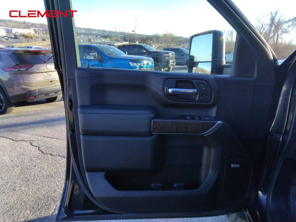 Used 2022 GMC Sierra 3500 Denali w/ Denali Ultimate Package image 25