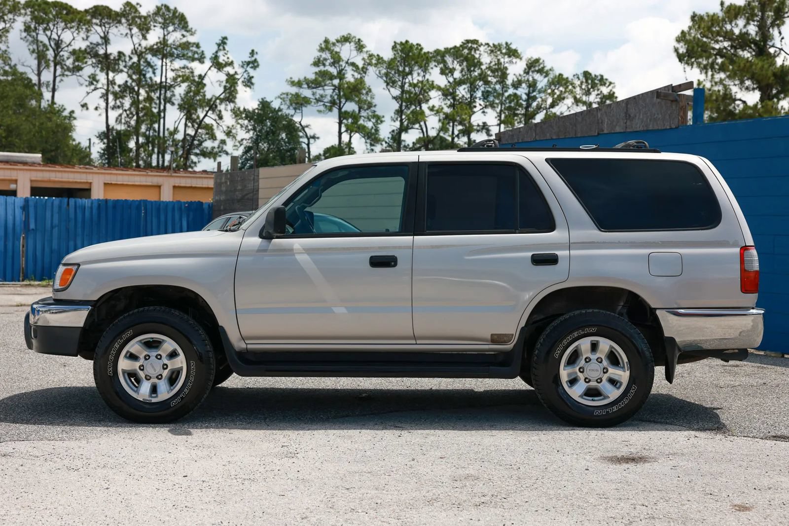 Used 2000 Toyota 4Runner 2WD w/ Upgrade Value Pkg 1 image 3