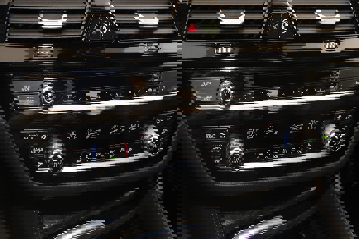 Used 2023 BMW 540i xDrive w/ M Sport Package image 33