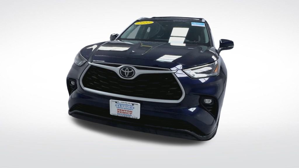 Used 2022 Toyota Highlander XLE image 3