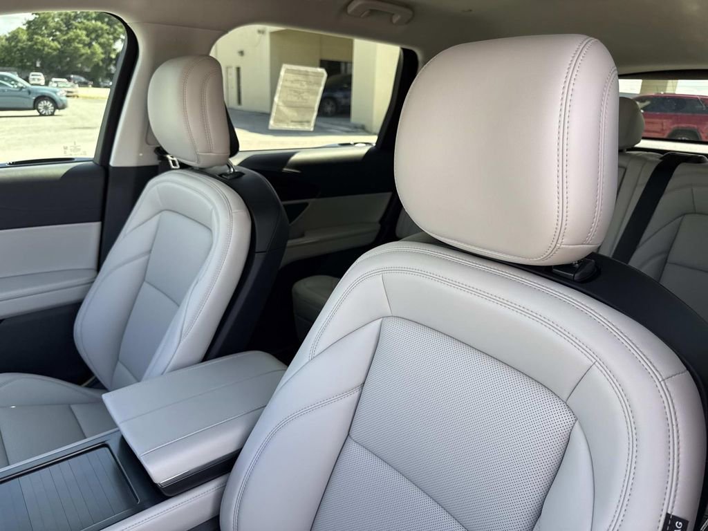 New 2026 Lincoln Nautilus Premier AWD/4WD image 21