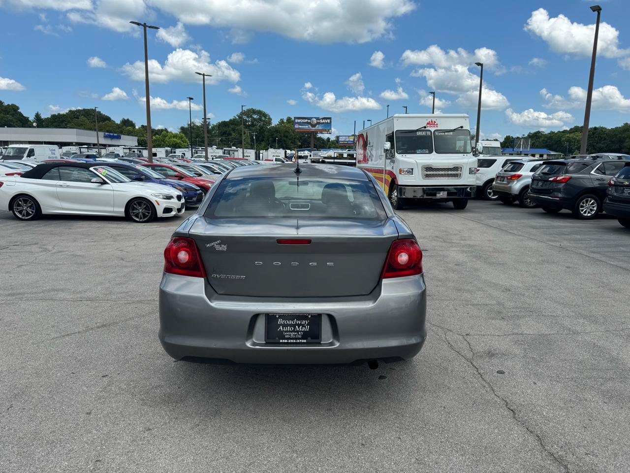 Used 2012 Dodge Avenger SE FWD image 4