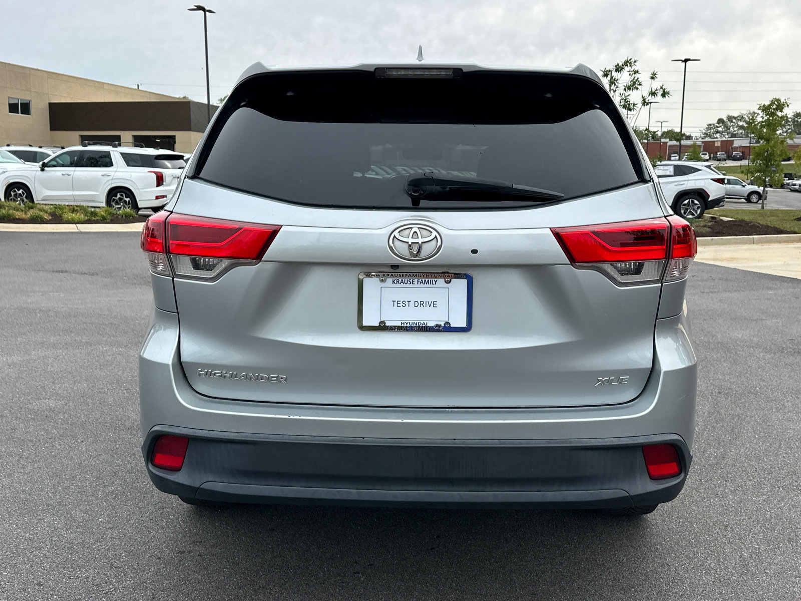 Used 2018 Toyota Highlander XLE FWD image 7