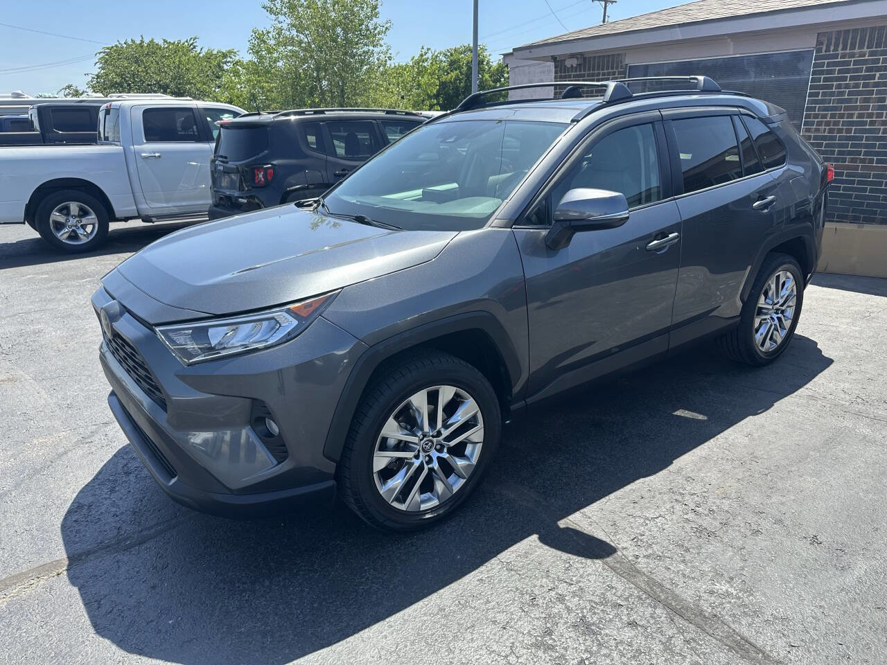 Used 2020 Toyota RAV4 XLE Premium FWD image 2