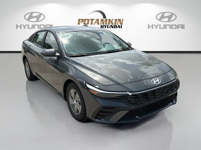 New 2026 Hyundai Elantra SE FWD image 3