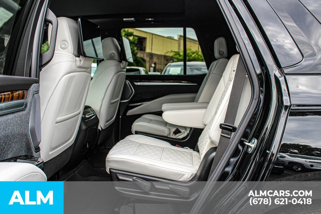 Used 2026 Cadillac Escalade Platinum Sport w/ LPO, Floor Liner Package AWD/4WD image 17