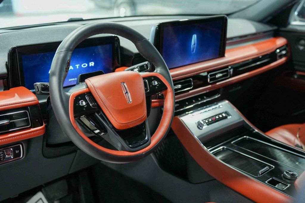 Used 2025 Lincoln Aviator Reserve w/ Jet Appearance Package image 29